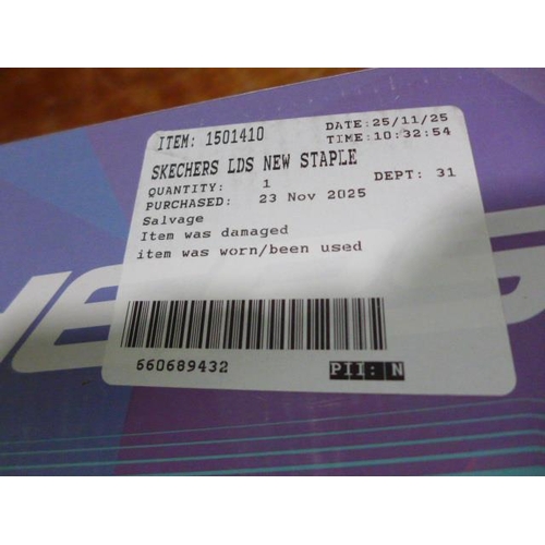 6224 - A pair of Skechers trainers, UK size 7 (377) *This lot is subject to VAT