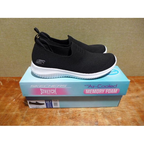 6225 - A pair of Skechers Ultra Slip on trainers, UK size 4 (377) *This lot is subject to VAT