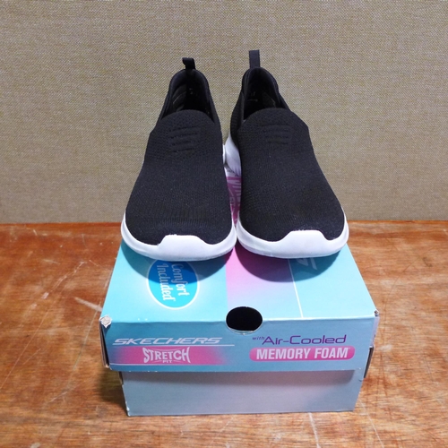 6225 - A pair of Skechers Ultra Slip on trainers, UK size 4 (377) *This lot is subject to VAT