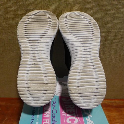 6225 - A pair of Skechers Ultra Slip on trainers, UK size 4 (377) *This lot is subject to VAT
