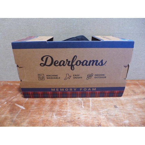 6229 - A pair of Dearfoam mens slippers, size UK large (377) *This lot is subject to VAT