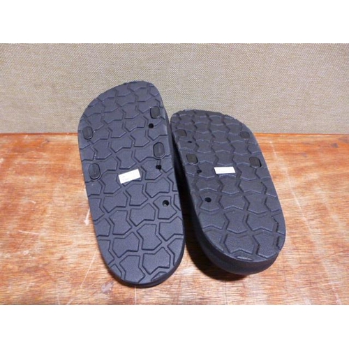 6237 - A pair of womens boots, UK size 8 and a pair of Heritage 63 Pajar sandals, UK size 4 (377) *This lot... 