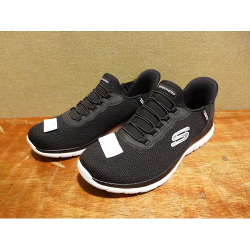 6238 - A pair of Skechers hands free UK size 6 (377) *This lot is subject to VAT