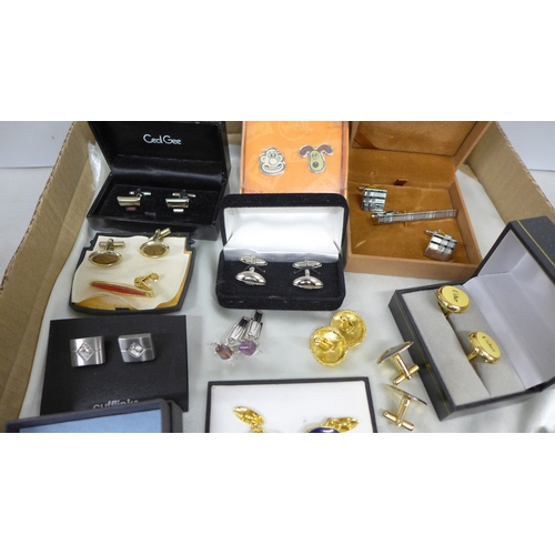 2073 - A collection of cufflinks and tie-pins