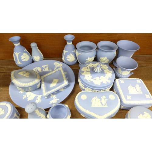 2081 - Twenty pieces of Wedgwood Jasperware