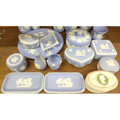 2081 - Twenty pieces of Wedgwood Jasperware