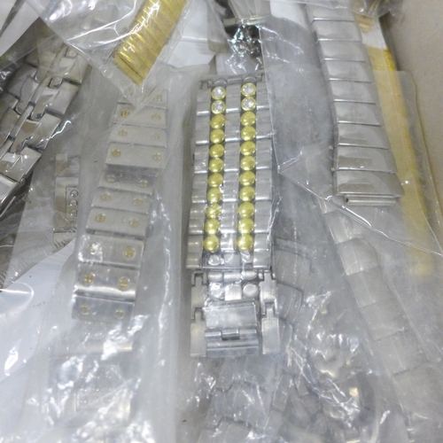 2088 - A collection of approximately 60 wristwatch straps