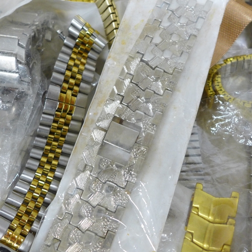 2088 - A collection of approximately 60 wristwatch straps