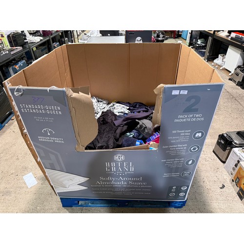 6083 - A pallet of mixed clothing to include trousers, shirts, jeans, hoodies, etc. Various brand styles an... 