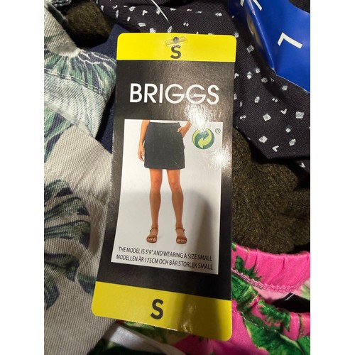 6083 - A pallet of mixed clothing to include trousers, shirts, jeans, hoodies, etc. Various brand styles an... 