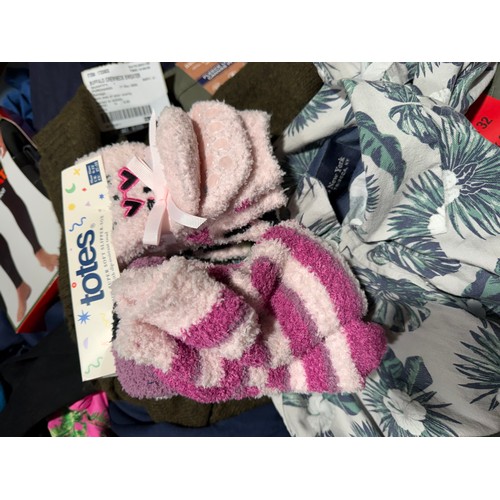 6083 - A pallet of mixed clothing to include trousers, shirts, jeans, hoodies, etc. Various brand styles an... 