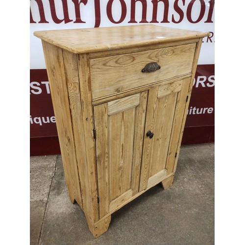 90 - A late Victorian pine side cabinet