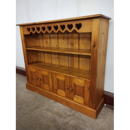 88 - An Arts & Crafts style pine bookcase