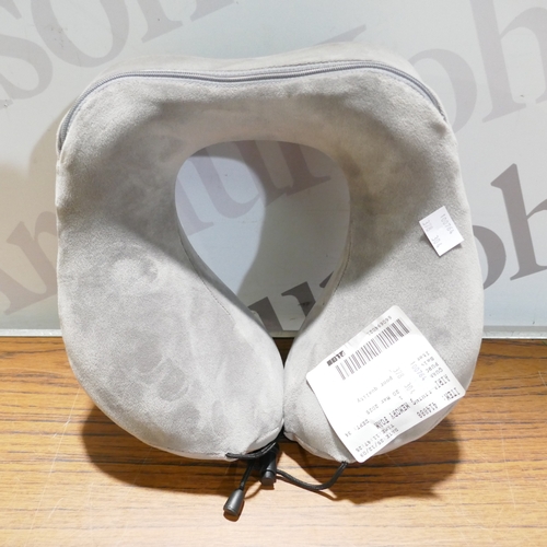 6069 - A Philips handheld steamer and an Airia Living memory foam travel pillow  (378-90,304) *This lot is ... 