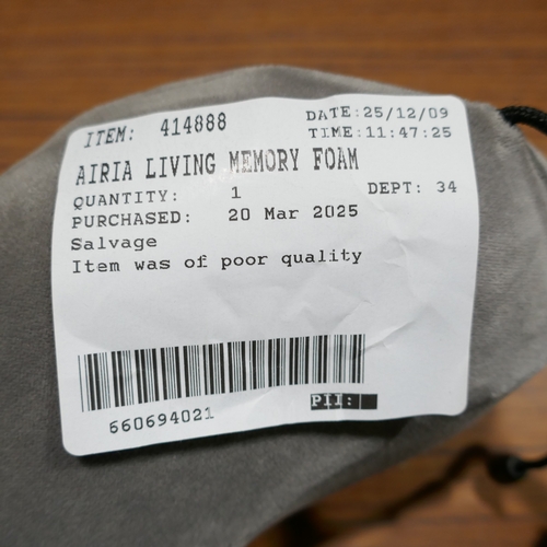 6069 - A Philips handheld steamer and an Airia Living memory foam travel pillow  (378-90,304) *This lot is ... 