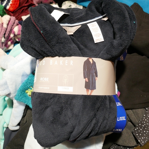 6083 - A pallet of mixed clothing to include trousers, shirts, jeans, hoodies, etc. Various brand styles an... 