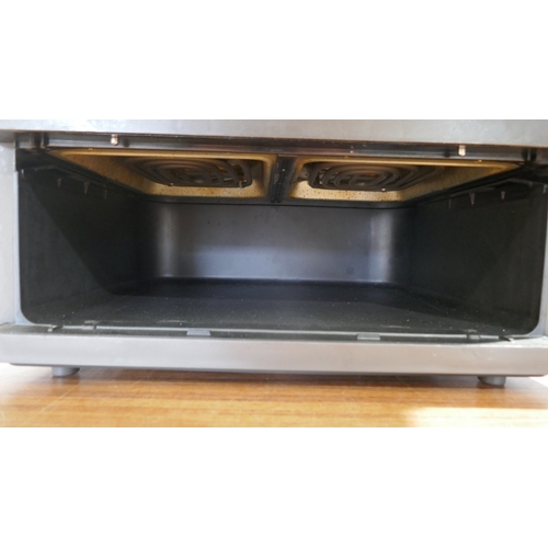 6089 - A Sur La Table air fryer, (378-252) *This lot is subject to VAT