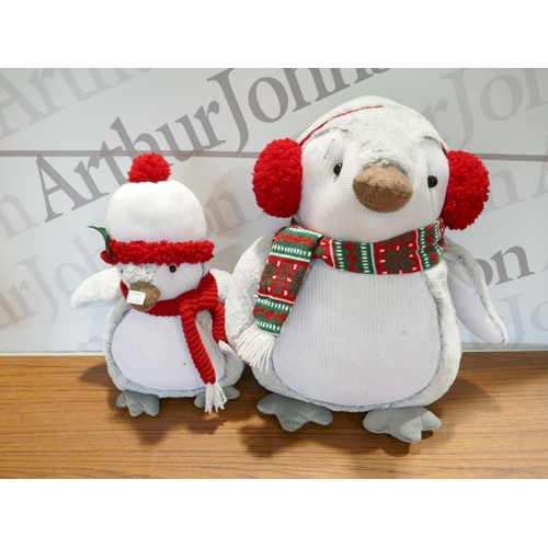 6090 - Four Christmas penguins, (378-268) *This lot is subject to VAT