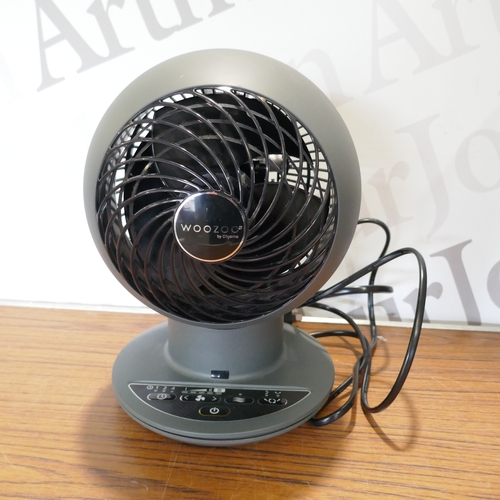 6101 - An Iris Woozoo desk fan with remote, (378-95) *This lot is subject to VAT