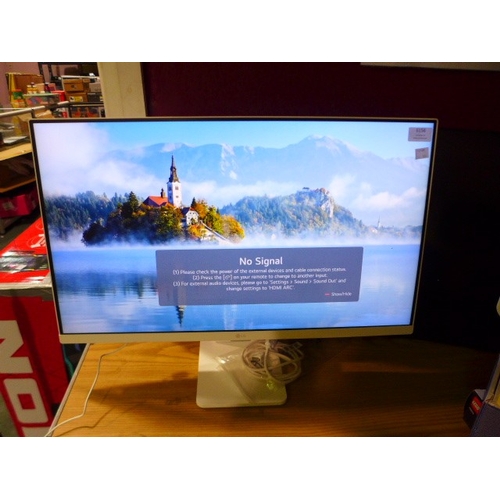 6156 - An LG MyView 27