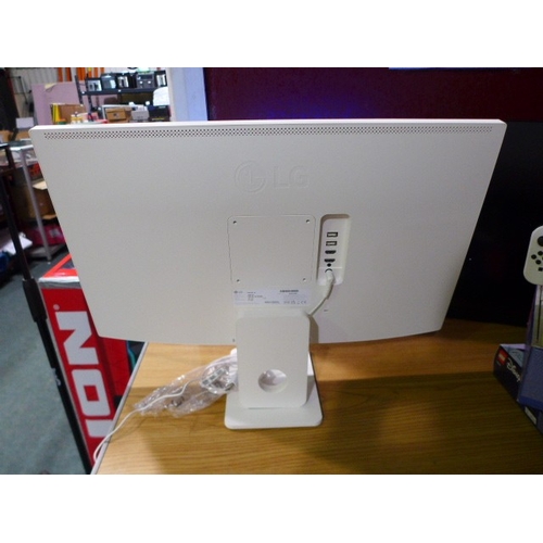 6156 - An LG MyView 27