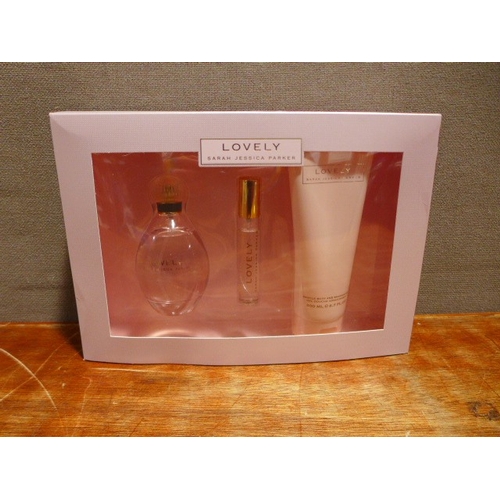 6159 - A Sarah Jessica Parker Lovely gift set  (378-507) *This lot is subject to VAT