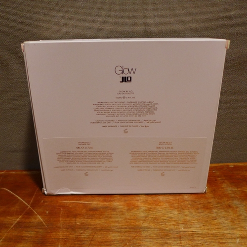 6178 - A Jennifer Lopez Glow gift set  (378-540) *This lot is subject to VAT