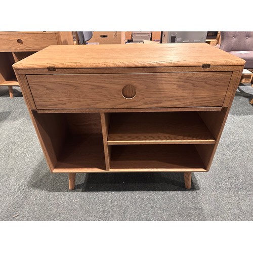 3013 - A Holcot drop leaf dining table (requires attention)