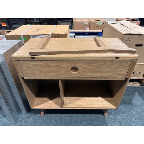 3013 - A Holcot drop leaf dining table (requires attention)