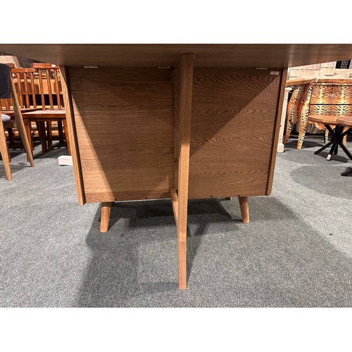 3014 - A Holcot drop leaf dining table