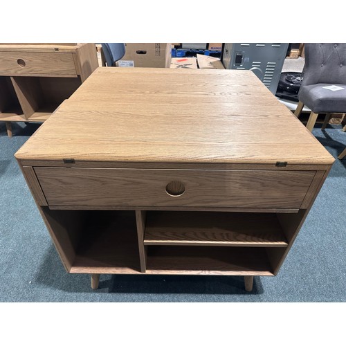 3014 - A Holcot drop leaf dining table