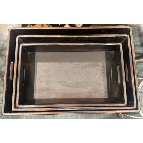 3033 - A black champagne tray on stand
