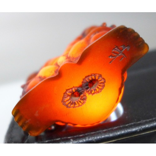 2192 - A collection of oriental items to include carved hardstone seal, carved Japanese amber netsuke of a ... 