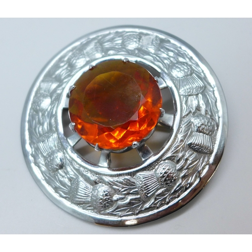 7166 - A large Scottish style costume brooch, 8.2cm