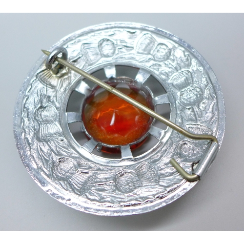 7166 - A large Scottish style costume brooch, 8.2cm