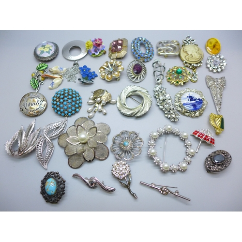 7170 - Thirty four brooches including a floral silver example (9g)