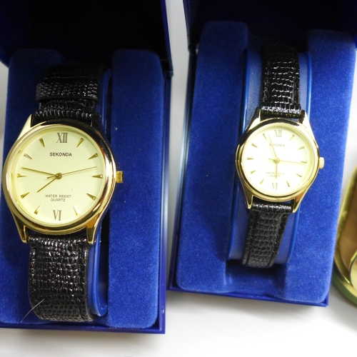 7172 - A collection of watches including Accurist, and travel clocks