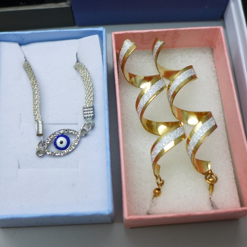 7178 - A collection of costume jewellery, and a silver pendant on chain