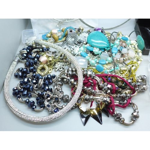 7178 - A collection of costume jewellery, and a silver pendant on chain