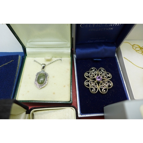 2026 - Costume jewellery including a silver brooch and pendant
