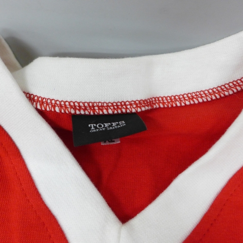 2038 - A Toffs replica Nottingham Forest Commemorative shirt, FA Cup Winners 1958-59