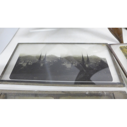 2050 - A stereoscopic viewer with 65 cards including some Niagara Falls, and ten glass