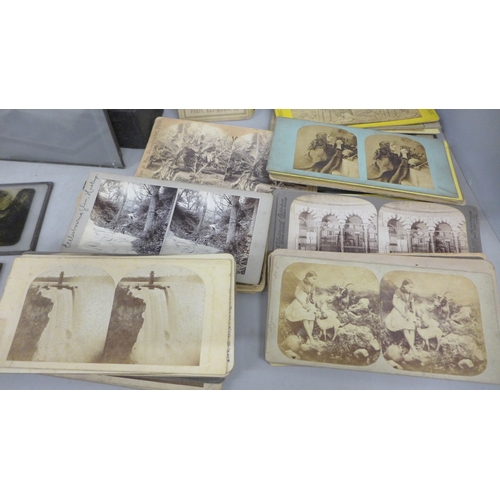 2050 - A stereoscopic viewer with 65 cards including some Niagara Falls, and ten glass