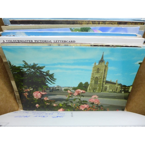 2054 - A collection of postcards, vintage to modern