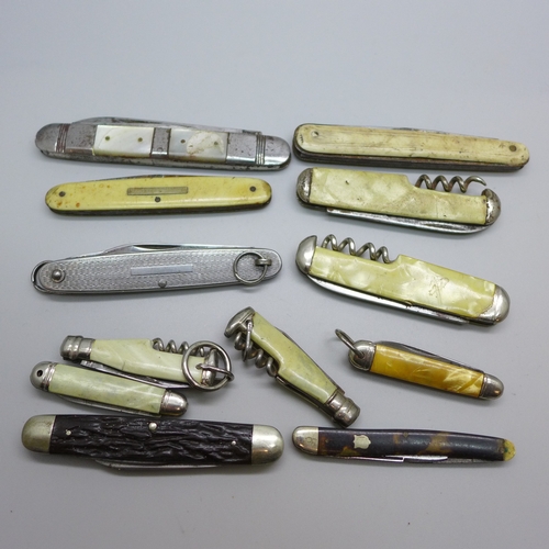 2163 - Twelve pocket knives   *Not available for packing and posting*