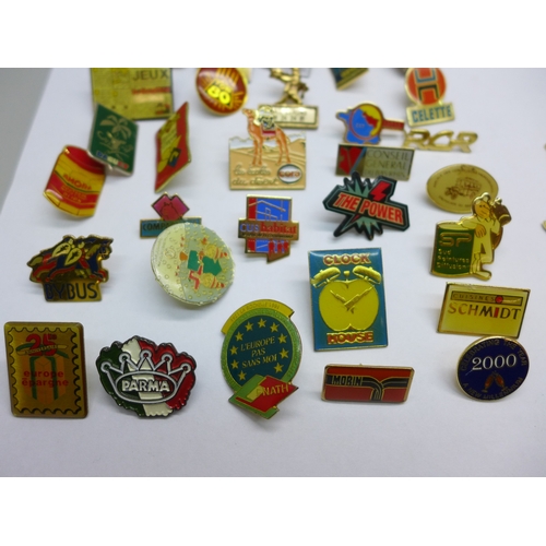 2164 - 100 pin badges