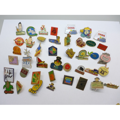 2164 - 100 pin badges