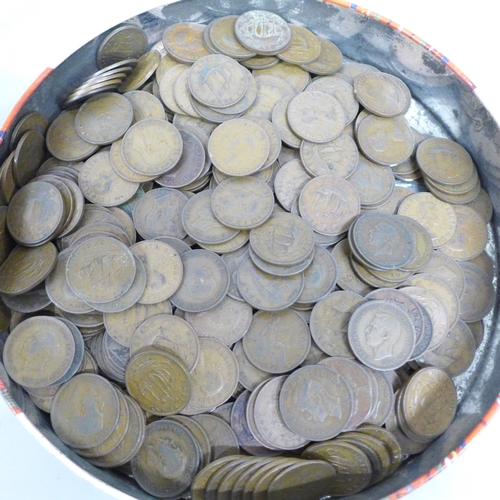 2189 - A collection of copper half-pennies