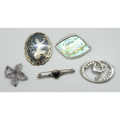 7079 - A collection of five silver brooches including abalone, 40g total