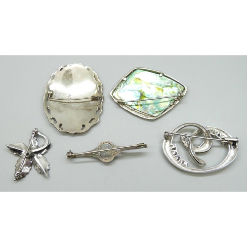 7079 - A collection of five silver brooches including abalone, 40g total